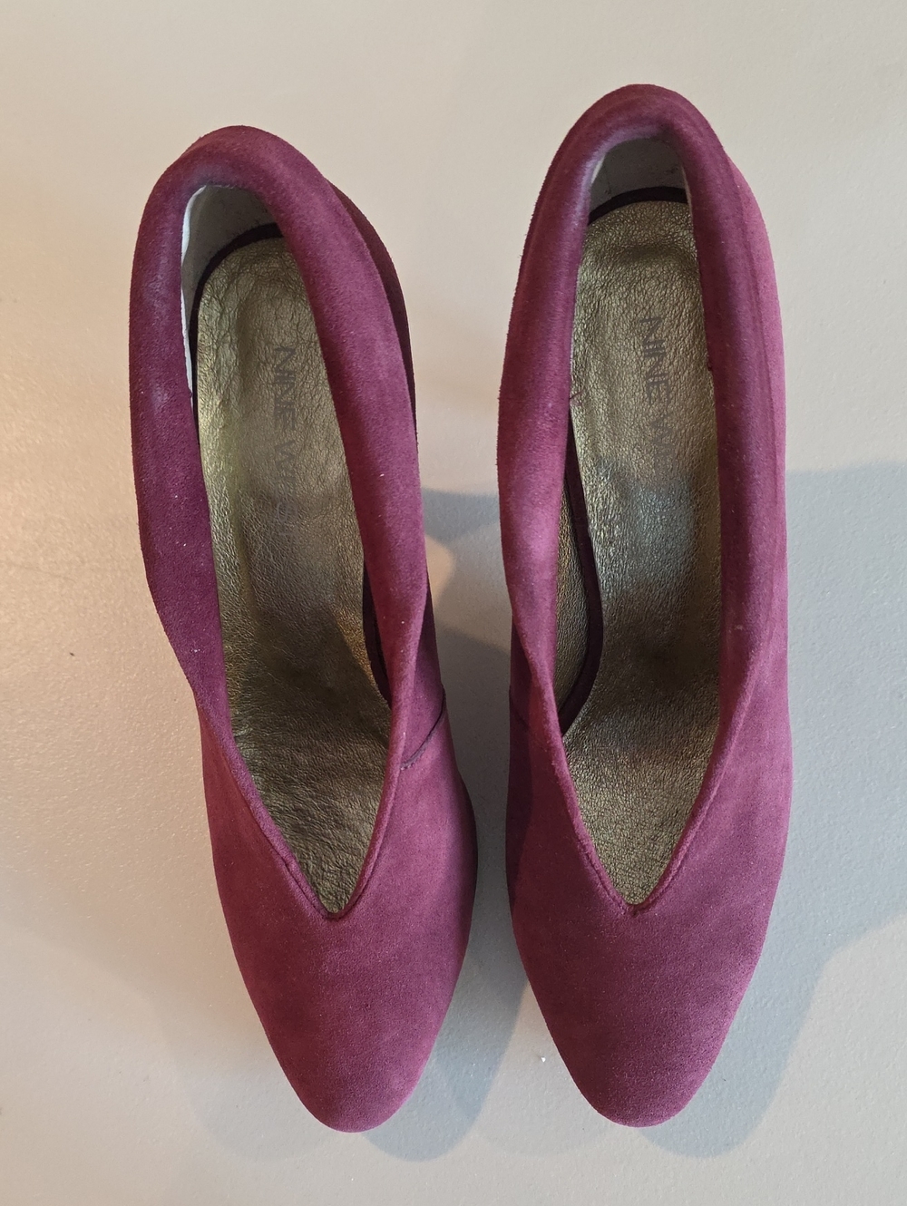 Nine West Women’s Burgundy Suede Pumps - Classic V-Neck Design.